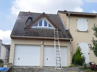 Image de Couvreur Zingueur LK RÉNOVATION - Nettoyage toiture - Urgence réparation fuite - Traitement toiture Nancy 54